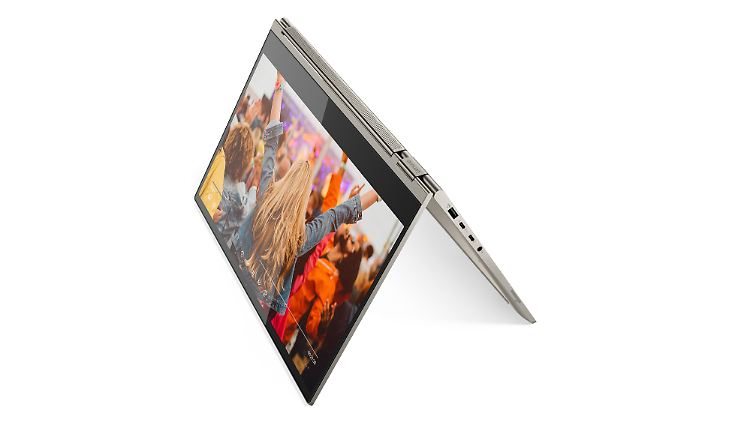 Das Yoga Book C930 hat kein klassisches Keyboard, sondern ein E-Ink-Display.