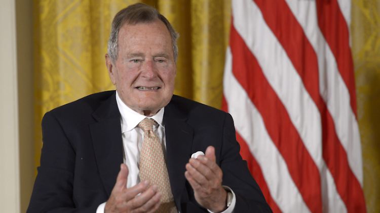 Der Amerikaner, der mit Kohl, Gorbatschow, Thatcher und Mitterrand den Weg in die deutsche Einheit aushandelte: George H. W. Bush (1924 - 2018).