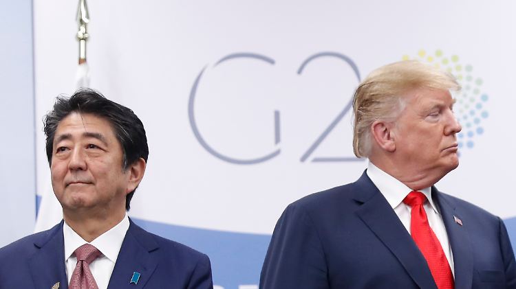 Shinzo Abe (li.) und US-Präsident Donald Trump trafen sich in Buenos Aires zu einem Vier-Augen-Gespräch.