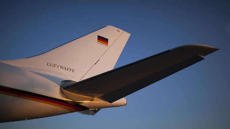Leitwerk der Regierungsmaschine "Konrad Adenauer". Wegen technischer Probleme musste das Flugzeug umkehren.