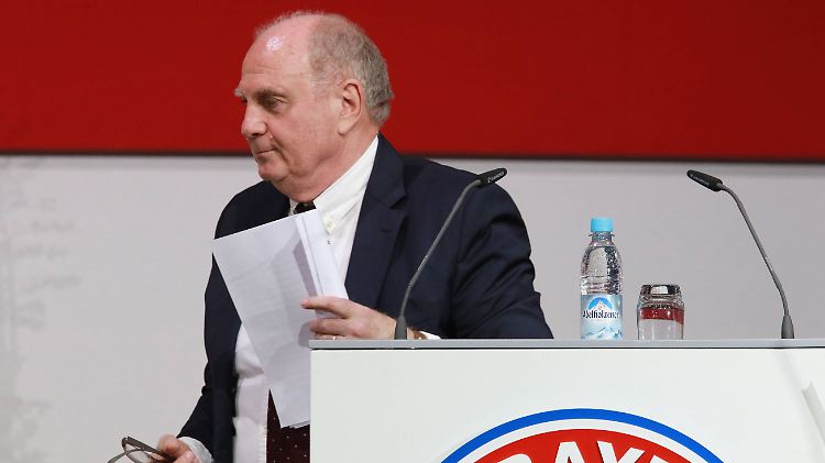 Hoeneß musste bei der JHV mit ansehen, wie aus einer harmonischen Veranstaltung eine Teilabrechnung wurde.