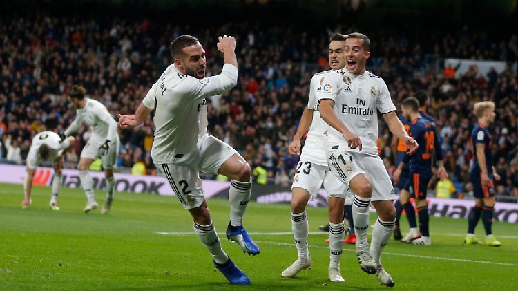 Real bejubelt das 1:0-Eigentor durch Daniel Wass. 