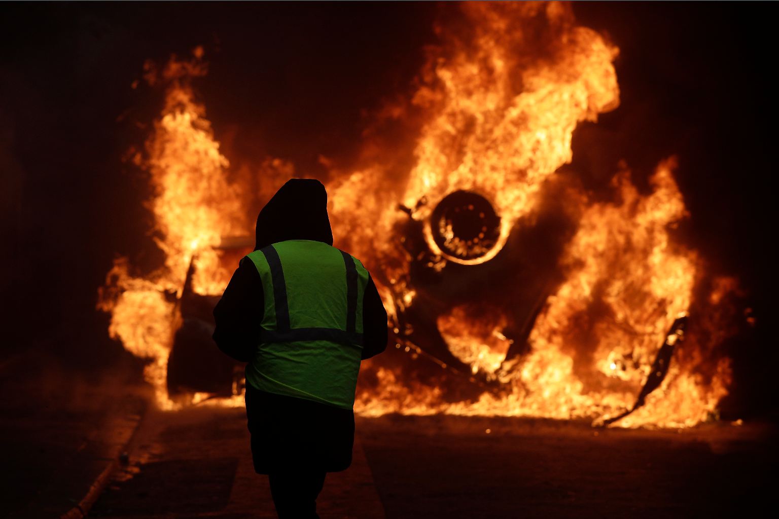Frankreich kommt nicht zur Ruhe: Erneut eskalieren die Proteste der französischen "Gelbwesten"-Bewegung. Paris erlebt ein Wochenende roher Gewalt.