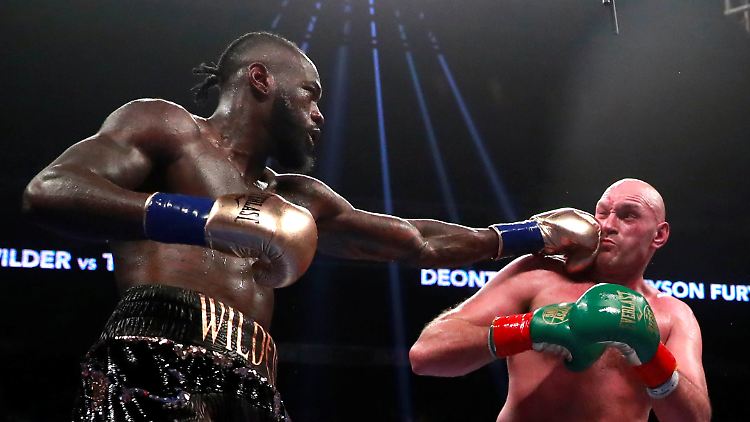 Gewaltige Reichweite: Deontay Wilder (l.) schickte Tyson Fury zweimal auf die Bretter.