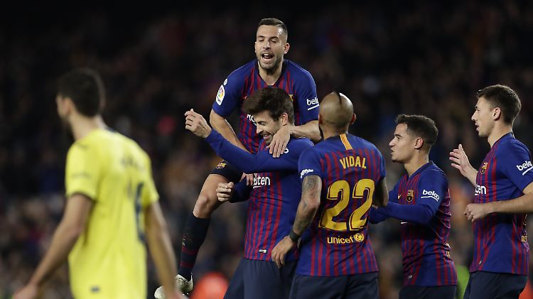 Barcelona feiert ein Pique-Tor.