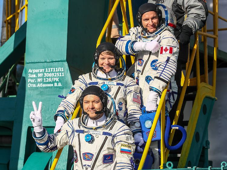Die neue Crew für die ISS: Oleg Kononenko, Anne McClain und David Saint-Jacques (v.l.)