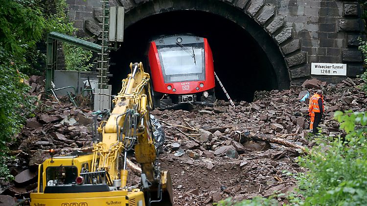 Kein Weiterkommen: Die Infrastruktur der Bahn leidet nicht nur unter Unwettern, sondern auch unter jahrelangem Investitionsstau. 