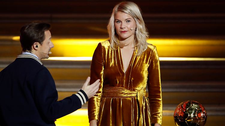"No": Ada Hegerberg konterte den sexistischen Spruch souverän.