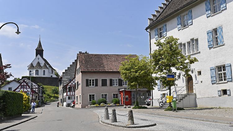 Ein Jahr lang rund 2000 Euro im Monat verdienen ohne zu arbeiten - 770 Menschen im schweizer Rheinau hätten es gern ausprobiert.