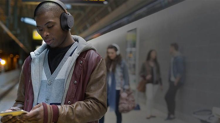 Der Plantronics Backbeat Go 810 kostet nicht viel, hat aber viel drauf. 