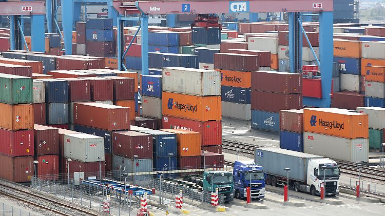 Containerumschlag im Hamburger Hafen: Hyperloop-Röhren könnten Standzeiten verringern und das Terminal besser mit dem Hinterland anbinden.