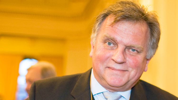 Vom Ministerium in den Dschungel? Günther Krause.