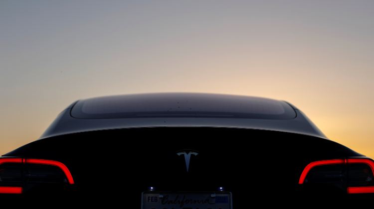 Der Tesla 3 steht ab Februar in europäischen Schaufenstern.