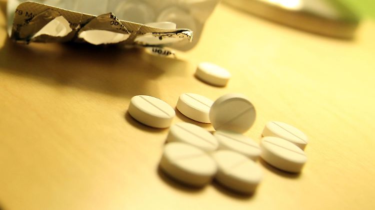 Eine Frau gab ihrem Freund Schlafmittel, um ihre Ruhe zu haben. Sein Tod war nicht beabsichtigt. (Symbolbild)