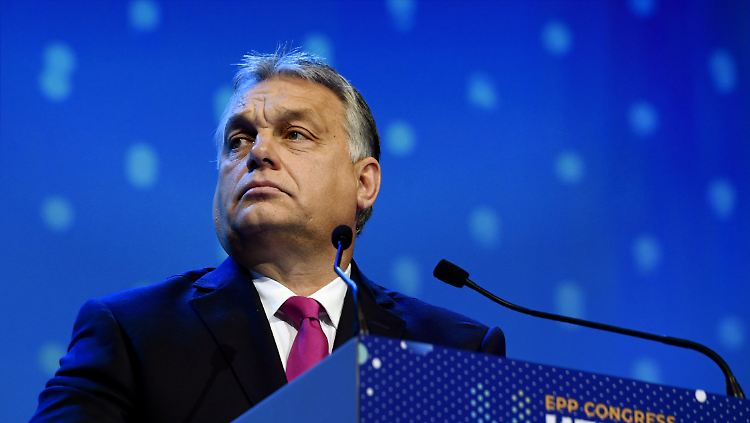 Viktor Orban hat mit seiner Unterschrift das umstrittene Medien-Konglomerat abgesegnet.