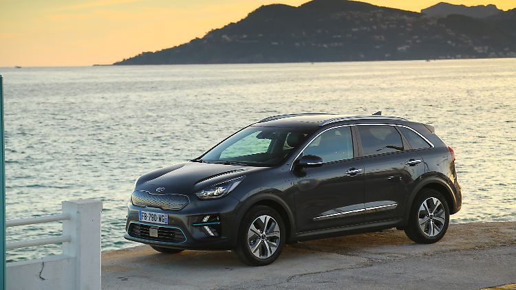Das Einzige, was den Kia Nero äußerlich als Elektroauto ausweist, ist der geschlossene Kühlergrill.