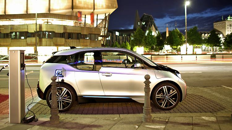 Der i3 übermittelte in einer Untersuchung des ADAC unter anderem regelmäßig an BMW, an welchen Stationen er geladen wurde.