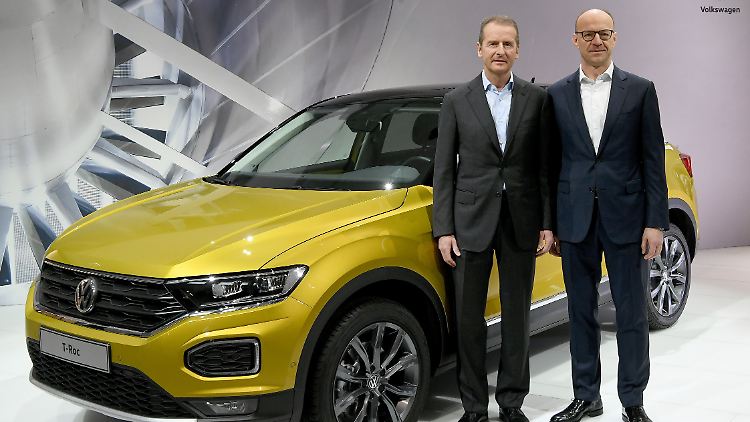 Volkswagen-Chef Herbert Diess und VW-Finanzvorstand Arno Antlitz (r.), hier bei der Jahrspressekonferenz im vergangenen März.