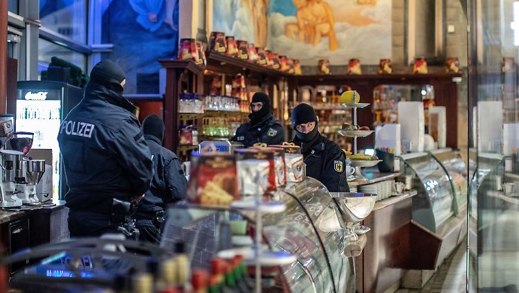 In NRW wurden bei der Razzia 24 der europaweit 65 Objekte durchsucht.