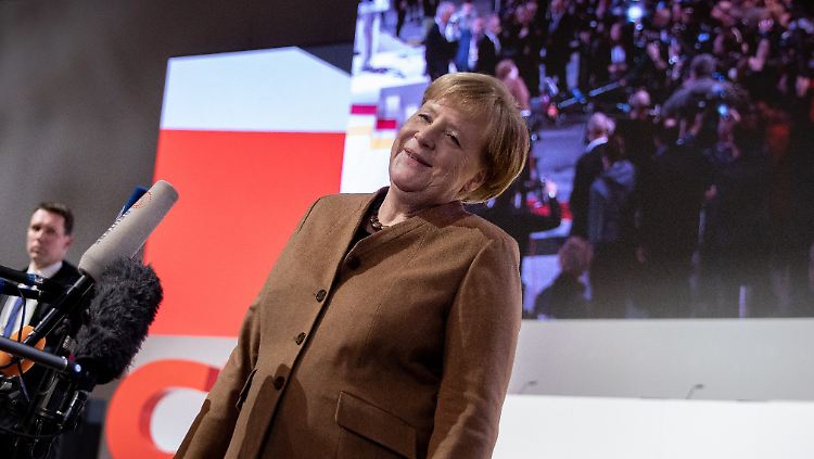 Merkel zeigt sich vor der mit Spannung erwarteten Abstimmung um ihre Nachfolge gelassen.