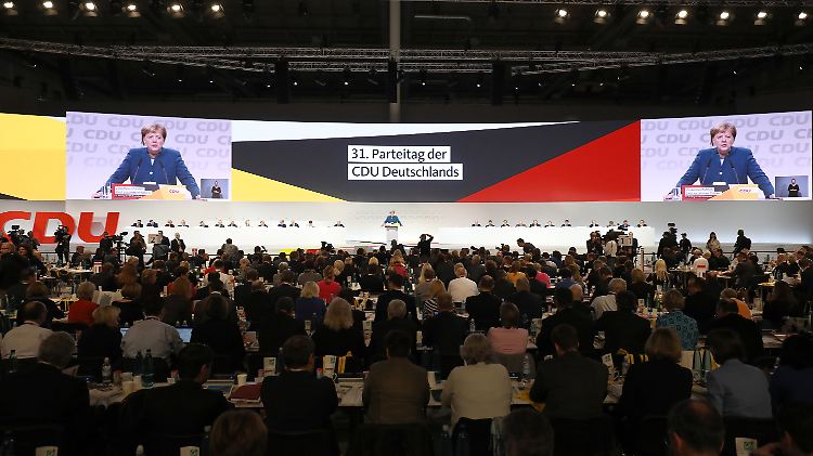 Personelle Neuausrichtung an der CDU-Spitze: Angela Merkel auf dem großen Parteitag in Hamburg.