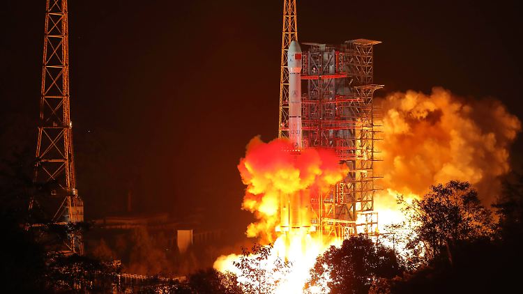 Die "Chang'e 4" ist zu einer mehrwöchigen Reise zum Mond gestartet.