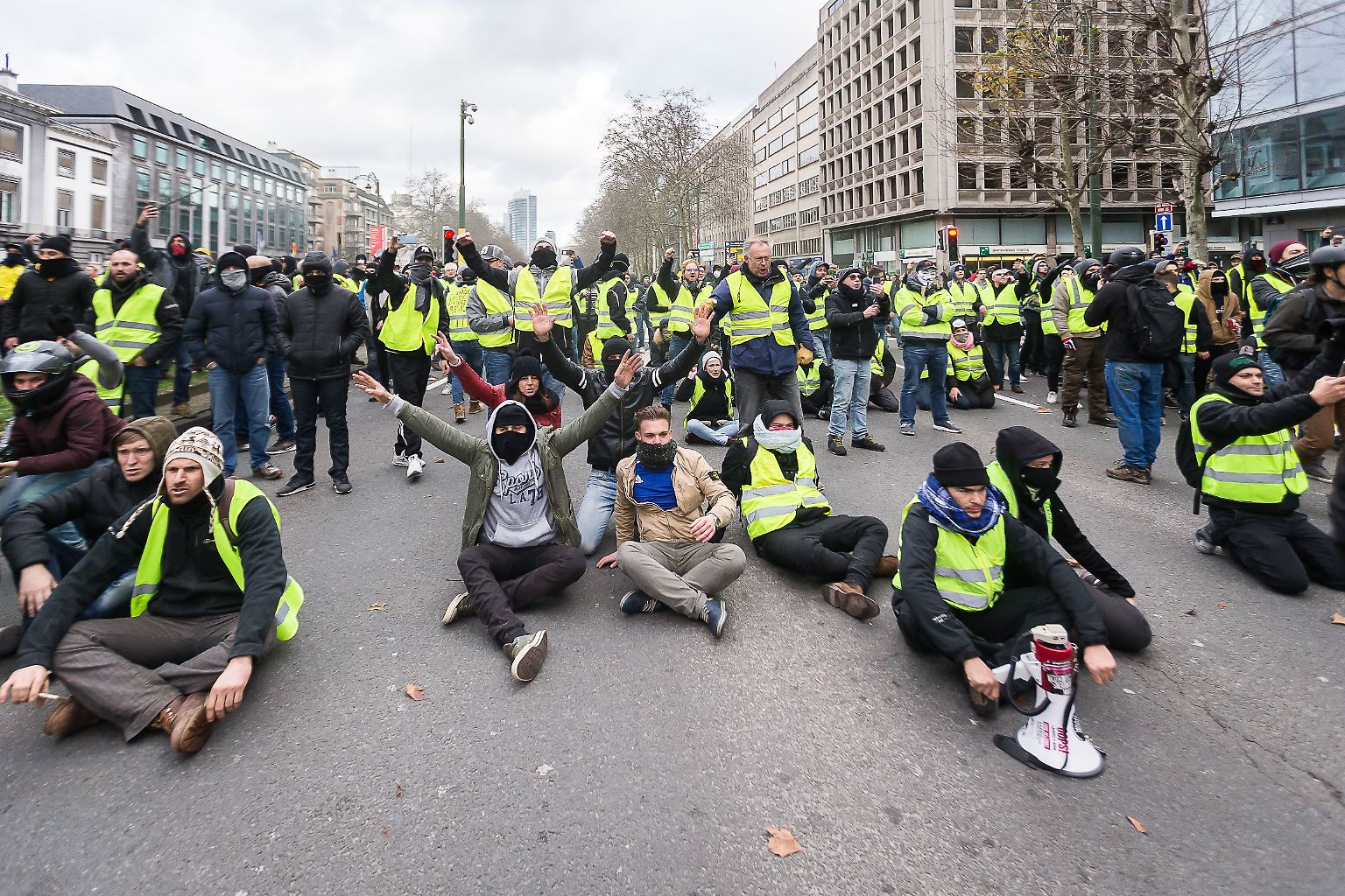 Bei Demonstrationen der "Gelbwesten" gehen in ganz Frankreich am Samstag nach offiziellen Angaben Zehntausende Menschen auf die Straße. Sie fordern ...