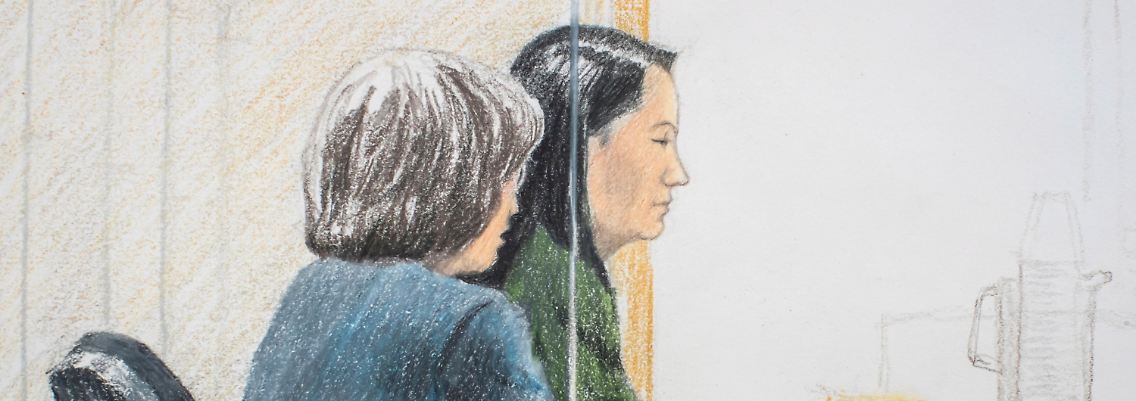 Meng Wanzhou (r), Finanzchefin des chinesischen Tech-Konzerns Huawei, neben einem Übersetzer während einer Kautionsantrags-Verhandlung vor dem Obersten Gerichtshof von British Columbia.