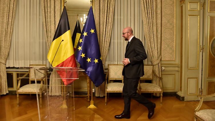Belgiens Premier Michel bereitet sich auf eine Minderheitsregierung vor.