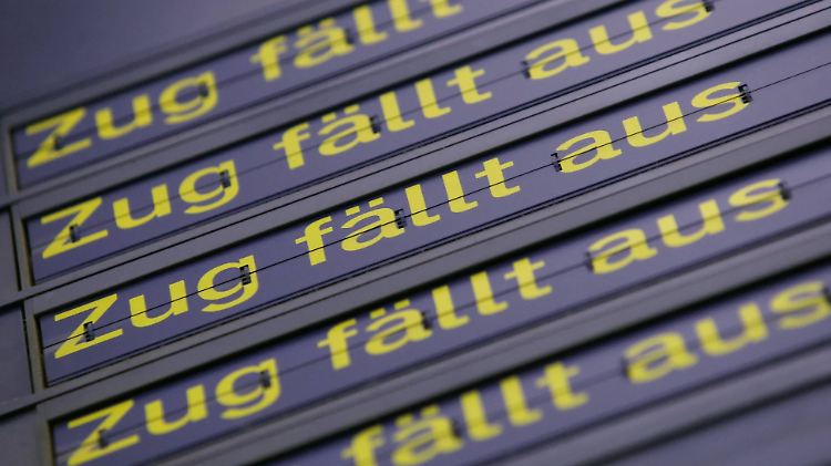 Vielerorts geht im Bahnverkehr nichts mehr.