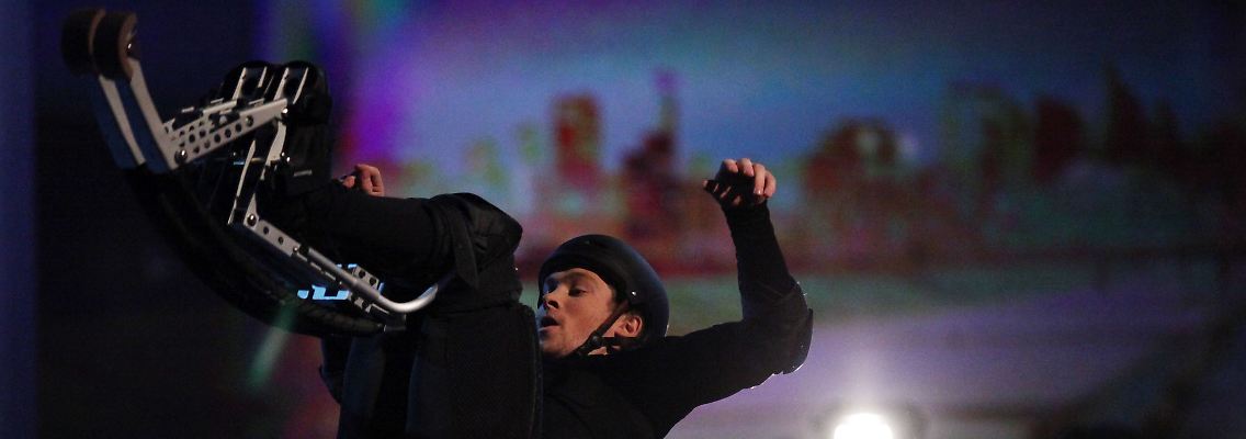 Samuel K. sprang über Autos - und verletzte sich dabei schwer.