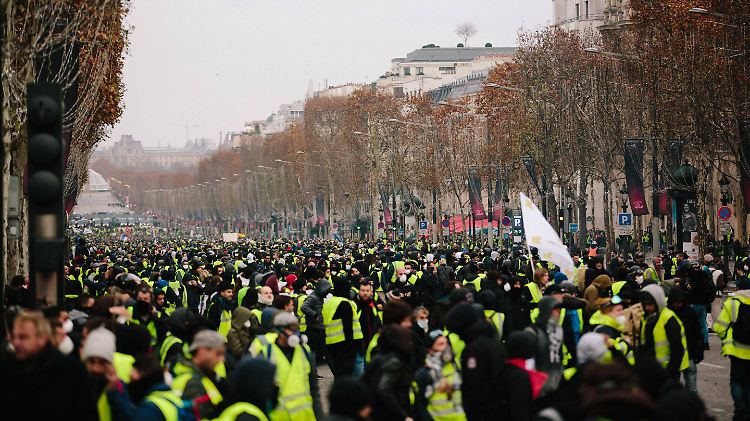 Eine mächtige Protestwelle erschüttert Frankreich.
