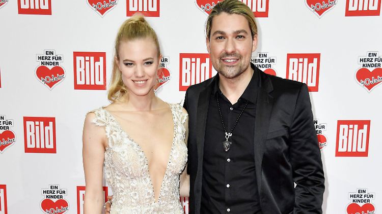 Ein Freund, ein guter Freund, das ist das Beste, was es gibt auf der Welt: Larissa Marolt und David Garrett.