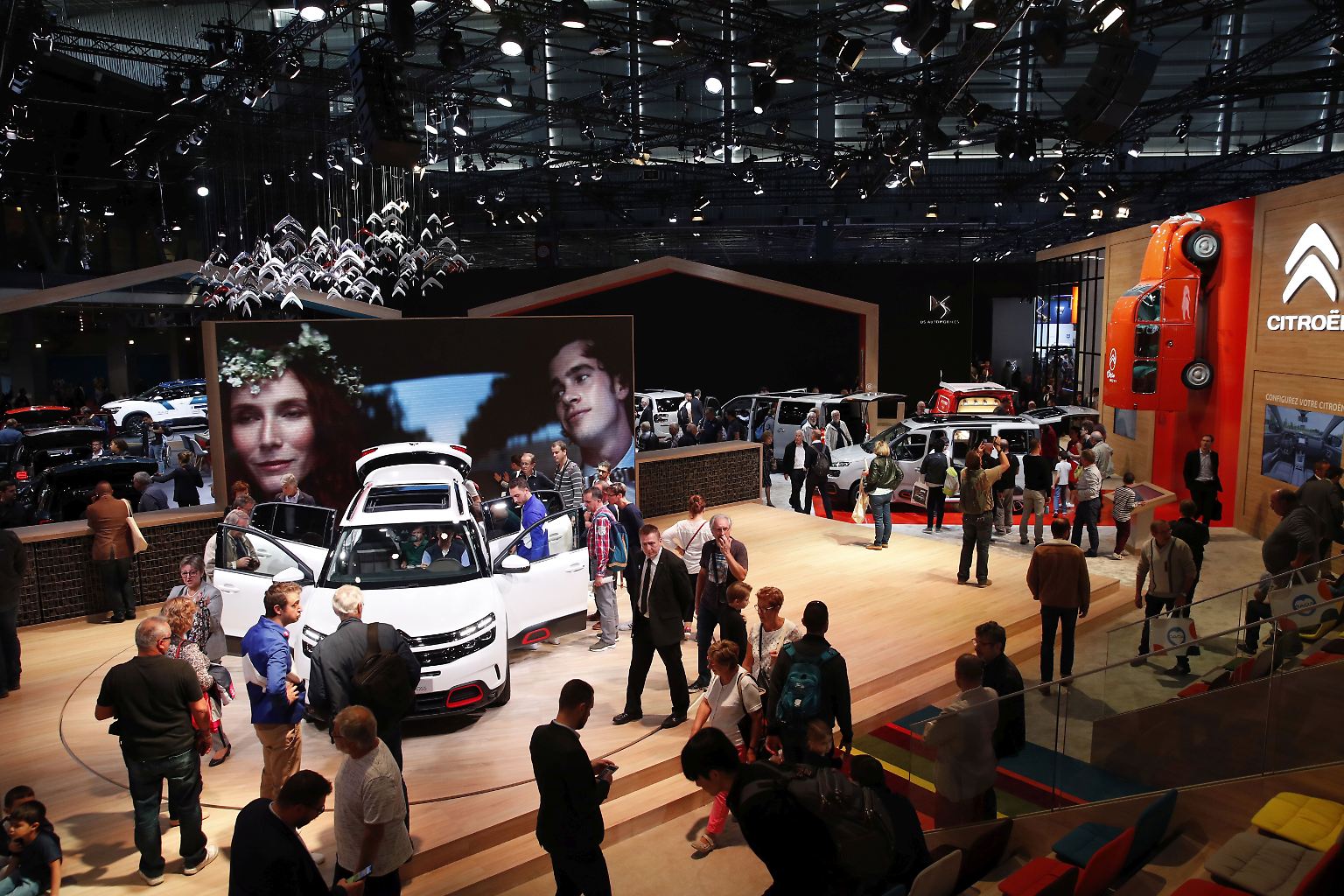 Das Jahr 2019 bringt viele neue Autos: Neben dem Bestseller VW Golf gehen auch Ikonen wie der Porsche 911 oder Neo-Klassiker wie der Range Rover Evoque in die nächste Runde. Dazu gibt es viele komplette Neustarter - nicht zuletzt solche mit Elektromotor. Hier kommen die Premieren von A bis Z.