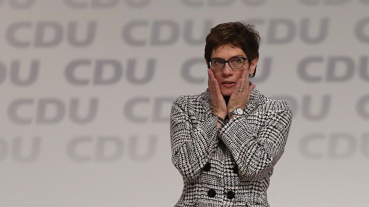 "Krampová-Karrenbauerová" oder "Cramp Karen-bower": So heißt die neue CDU-Vorsitzende in Tschechien oder Großbritannien.