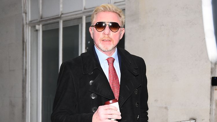Gelassen und in einem stylischen Anzug erscheint Boris Becker vorm Scheidungsgericht in London.