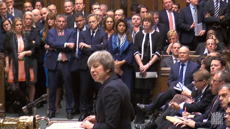 May verschiebt die Abstimmung im Unterhaus und muss sich rechtfertigen.