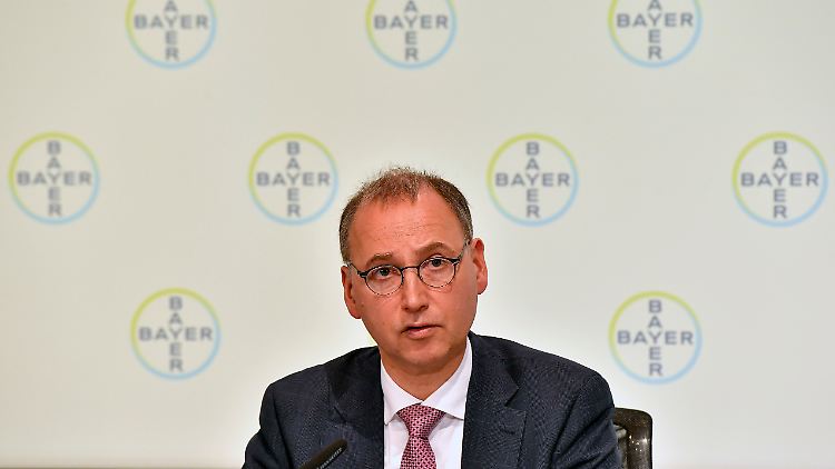 Werner Baumann verteidigt den Stellenabbau.