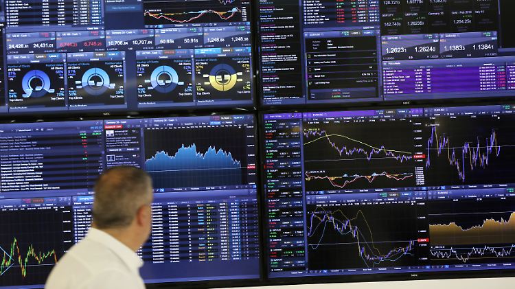 Ist es das Ende des Aufschwungs - oder nur eine leichte Delle? Der ZEW-Index der Erwartungen bleibt tief im Minus.