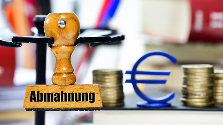 Mit der Abmahnung soll der Versicherer künftig nicht mehr behaupten dürfen, dass er bei den betroffenen Verträgen ordnungsgemäß über den Widerspruch belehrt habe. 