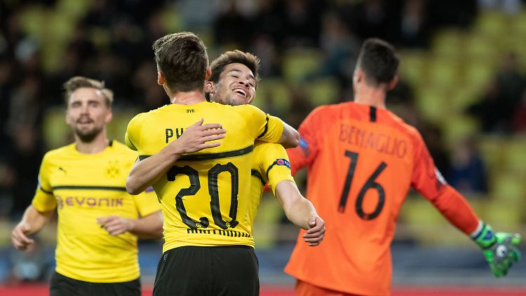 Fußball-Europameister Raphael Guerreiro rotierte in die Startelf - und wurde per Doppelpack zum BVB-Matchwinner in Monaco.