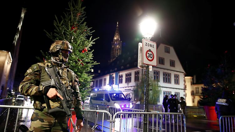 Nahe dem Weihnachtsmarkt fielen die Schüsse.