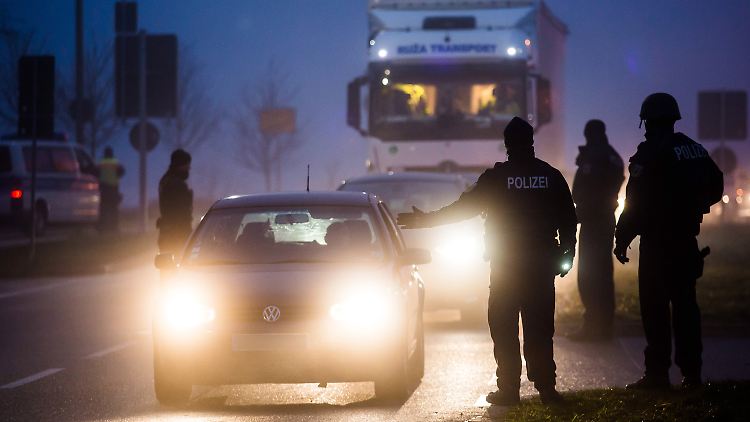 Frankreichs Regierung rief die höchste Terrorwarnstufe aus.