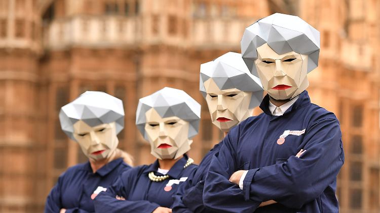 Die Tage von Premierministerin May, oft auch als "Maybot" verspottet, könnten gezählt sein.