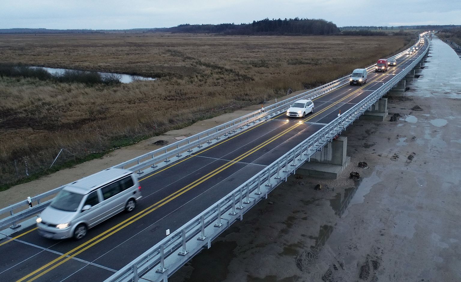 Der Verkehr rollt wieder auf der A20 bei Tribsees. 