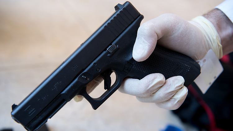 Der Amokläufer von München hatte seine Tatwaffe im Internet gekauft.