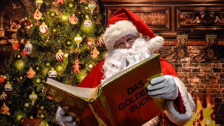 Immer weniger Menschen wollen sich für Geld als Weihnachtsmann verkleiden. 