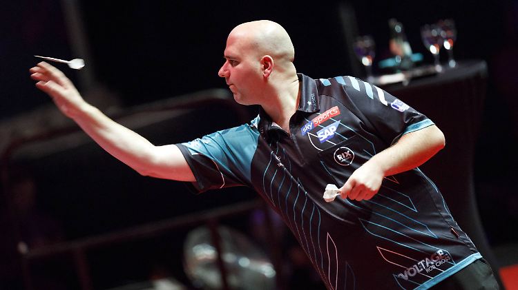 Rob Cross hat es gegen Jeffrey de Zwaan nicht so einfach. Doch dann dreht er auf.