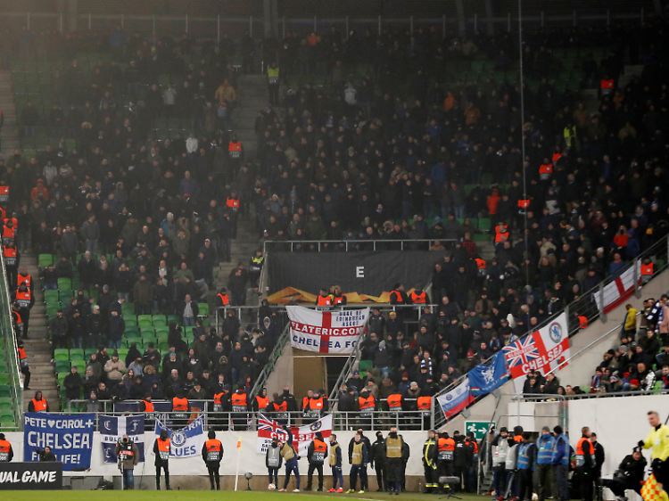 Neulich in Budapest: Fans des FC Chelsea beim 2:2 gegen den FC Vidi in der Europaliga.