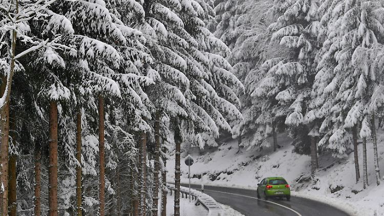 Aufgepasst: Schnee und Glätte könnten das Autofahren in den kommenden Tagen erschweren.